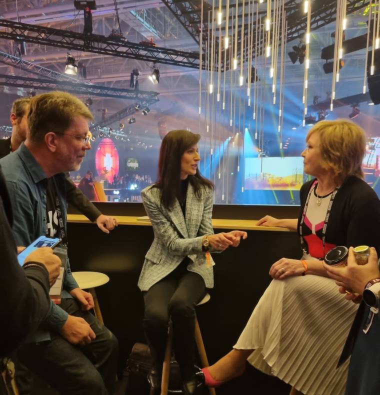 Commissioner Mariya Gabriel sitting and discussing with the Rector of the University of Helsinki at Slush Startup Event in Helsinki.
